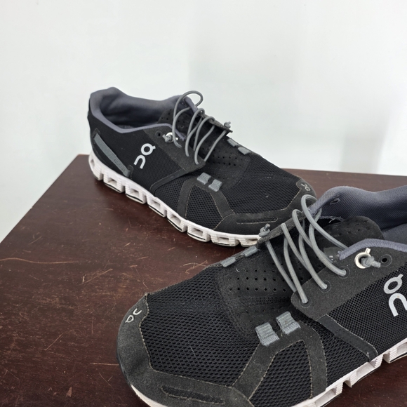 On Running Black and White Athletic Shoes Women's Size 7 - Picture 3 of 7